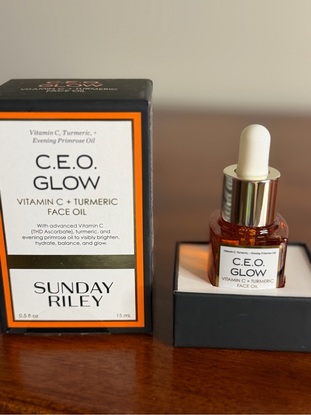 Sunday Riley C.E.O. Glow Face Oil - Picture 2 of 2